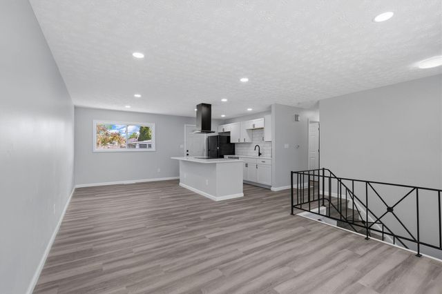 6060 Tiverton Square W, Columbus, OH 43229
