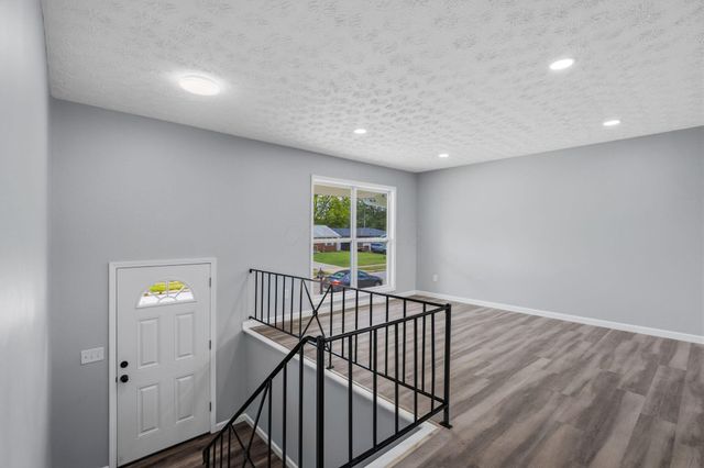 6060 Tiverton Square W, Columbus, OH 43229