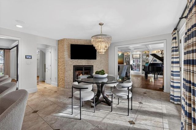 221 W 53rd Terrace, Kansas City, MO 64112