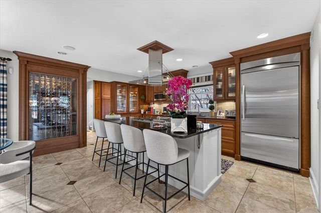 221 W 53rd Terrace, Kansas City, MO 64112