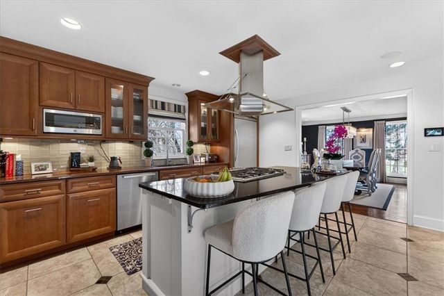 221 W 53rd Terrace, Kansas City, MO 64112