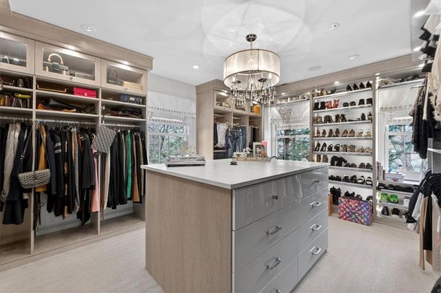 221 W 53rd Terrace, Kansas City, MO 64112