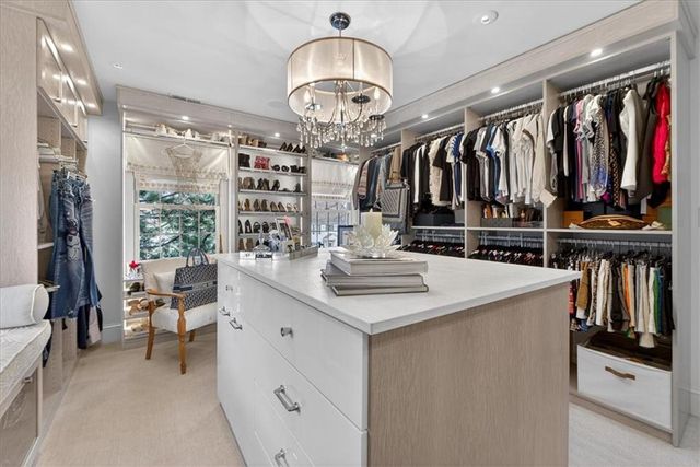 221 W 53rd Terrace, Kansas City, MO 64112