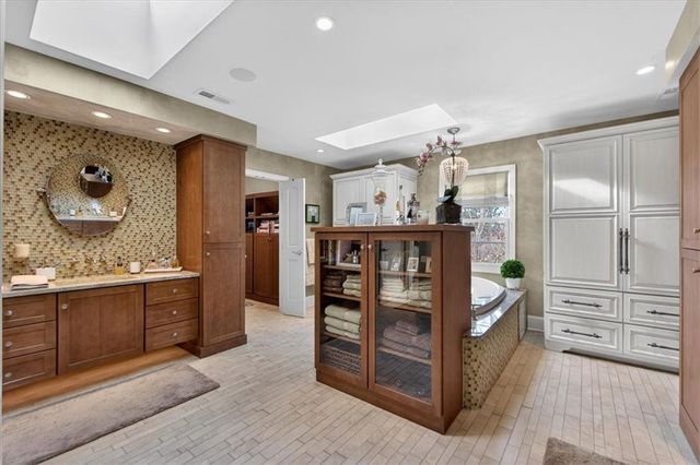 221 W 53rd Terrace, Kansas City, MO 64112