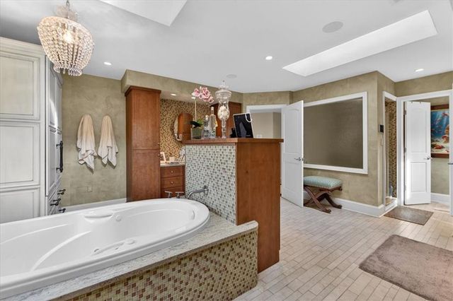 221 W 53rd Terrace, Kansas City, MO 64112