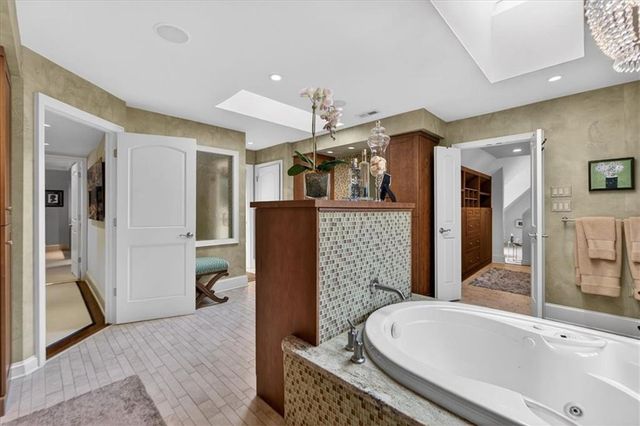 221 W 53rd Terrace, Kansas City, MO 64112