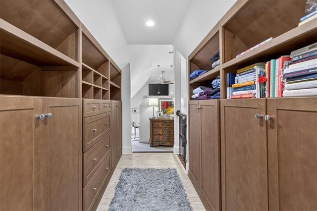 221 W 53rd Terrace, Kansas City, MO 64112