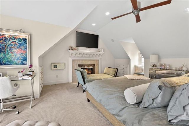 221 W 53rd Terrace, Kansas City, MO 64112