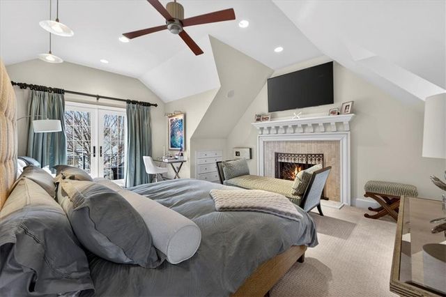 221 W 53rd Terrace, Kansas City, MO 64112