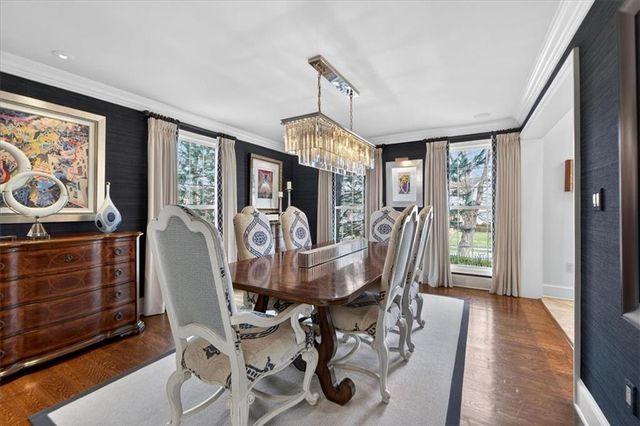 221 W 53rd Terrace, Kansas City, MO 64112