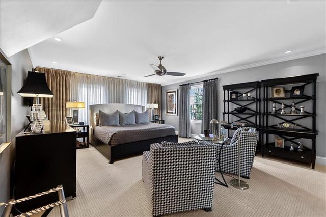 221 W 53rd Terrace, Kansas City, MO 64112