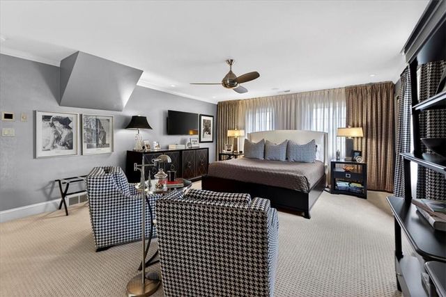 221 W 53rd Terrace, Kansas City, MO 64112