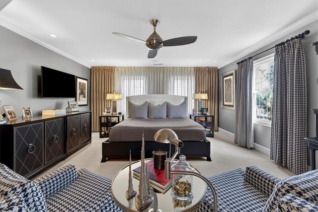 221 W 53rd Terrace, Kansas City, MO 64112