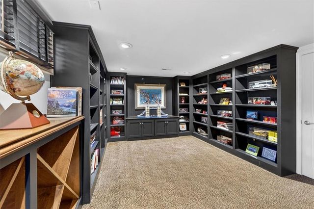 221 W 53rd Terrace, Kansas City, MO 64112