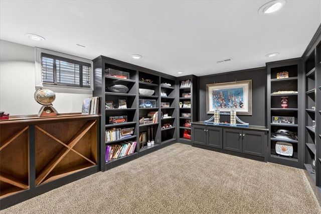 221 W 53rd Terrace, Kansas City, MO 64112