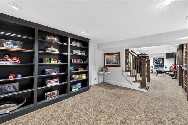 221 W 53rd Terrace, Kansas City, MO 64112