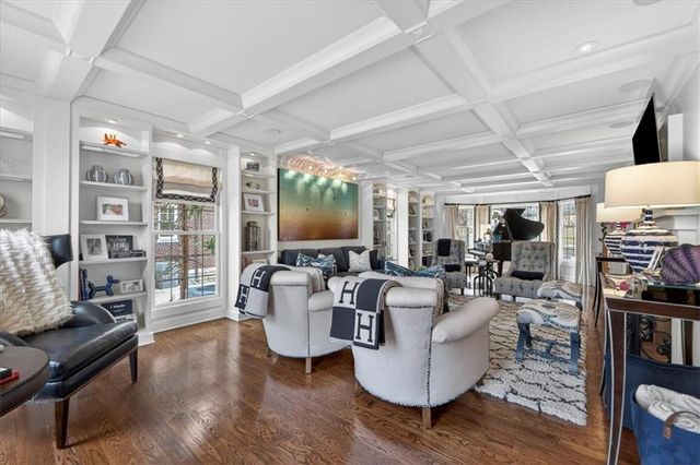 221 W 53rd Terrace, Kansas City, MO 64112