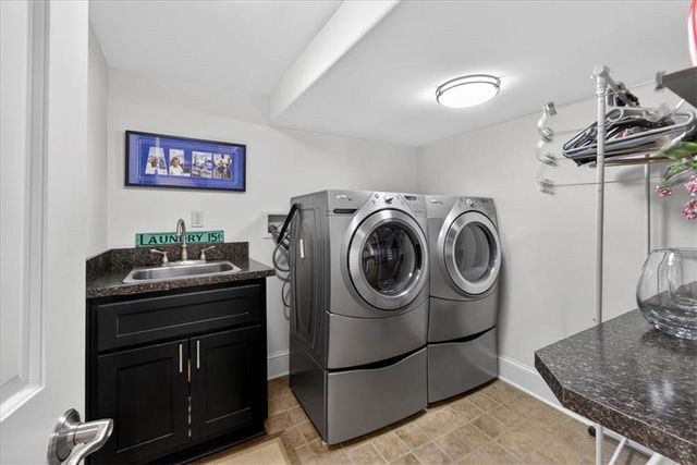 221 W 53rd Terrace, Kansas City, MO 64112