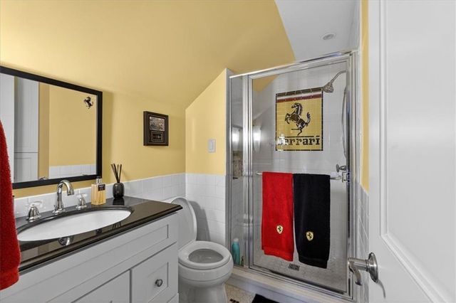 221 W 53rd Terrace, Kansas City, MO 64112