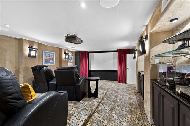 221 W 53rd Terrace, Kansas City, MO 64112