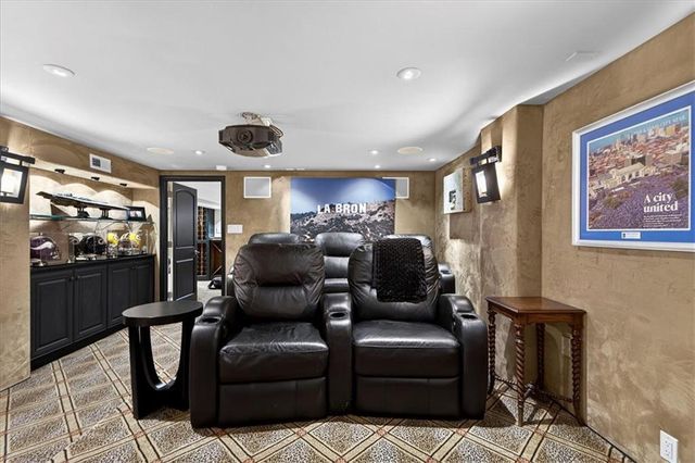 221 W 53rd Terrace, Kansas City, MO 64112