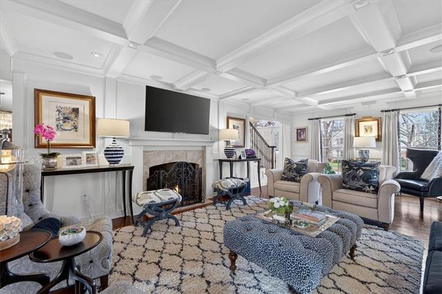 221 W 53rd Terrace, Kansas City, MO 64112