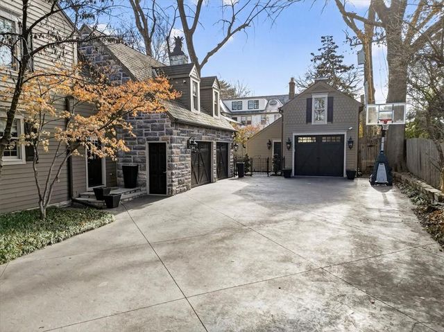 221 W 53rd Terrace, Kansas City, MO 64112