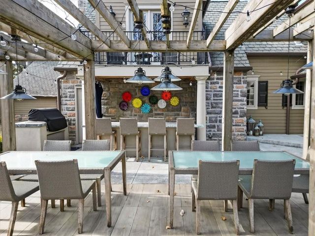 221 W 53rd Terrace, Kansas City, MO 64112