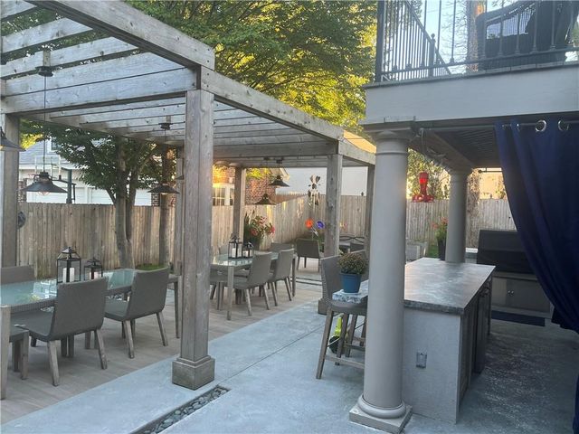 221 W 53rd Terrace, Kansas City, MO 64112