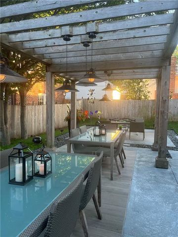 221 W 53rd Terrace, Kansas City, MO 64112