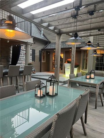 221 W 53rd Terrace, Kansas City, MO 64112