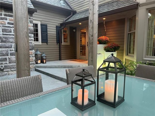 221 W 53rd Terrace, Kansas City, MO 64112