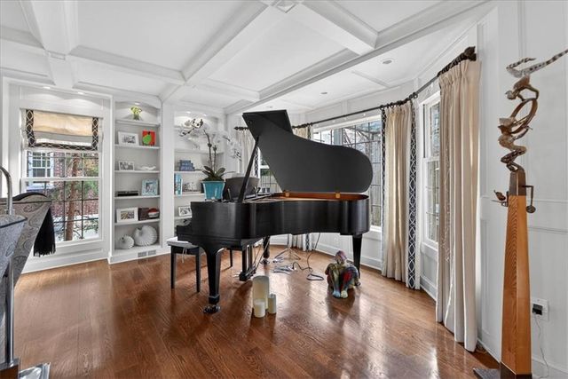 221 W 53rd Terrace, Kansas City, MO 64112