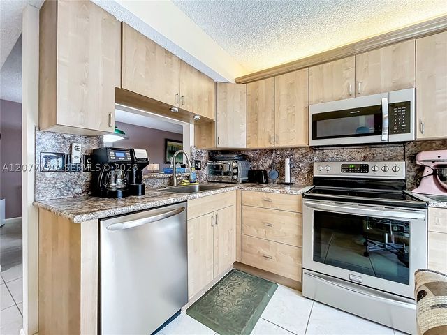 15451 Pembridge Dr 214, Delray Beach, FL 33484