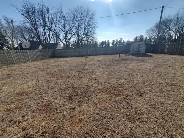 2239 13th Avenue S, Clinton, IA 52372