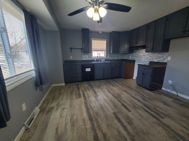 2239 13th Avenue S, Clinton, IA 52372