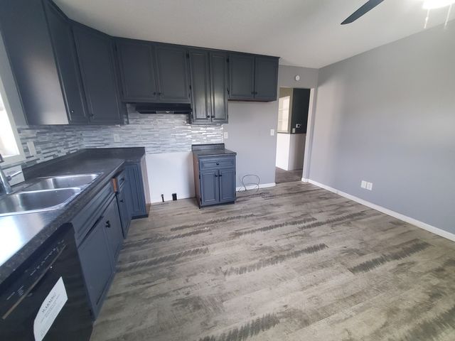 2239 13th Avenue S, Clinton, IA 52372