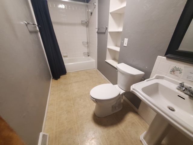 2239 13th Avenue S, Clinton, IA 52372