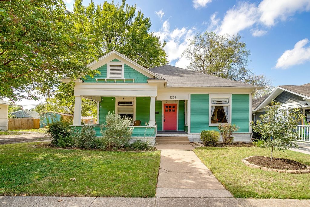 2252 Washington Avenue, Fort Worth, TX 76110 — exterior