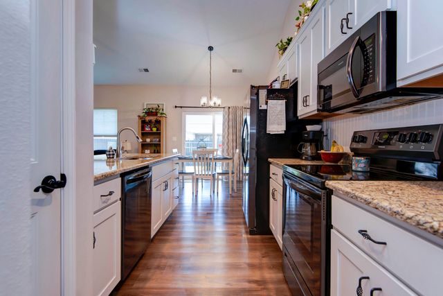 183 Three Pines Circle, Reeds Spring, MO 65737