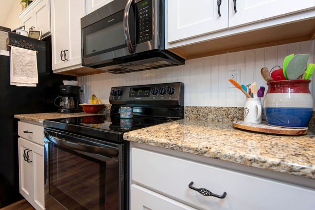183 Three Pines Circle, Reeds Spring, MO 65737