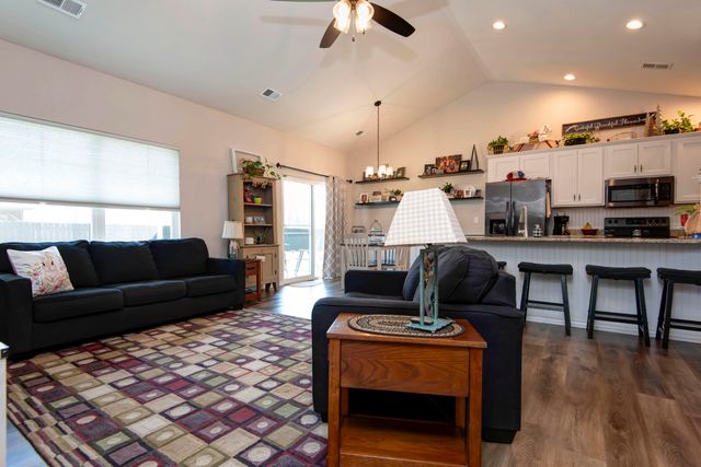 183 Three Pines Circle, Reeds Spring, MO 65737