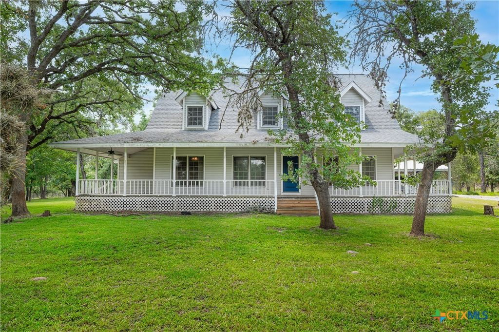 Image 2 of property listing at 2981 Vivroux Ranch Road, Seguin, TX 78155