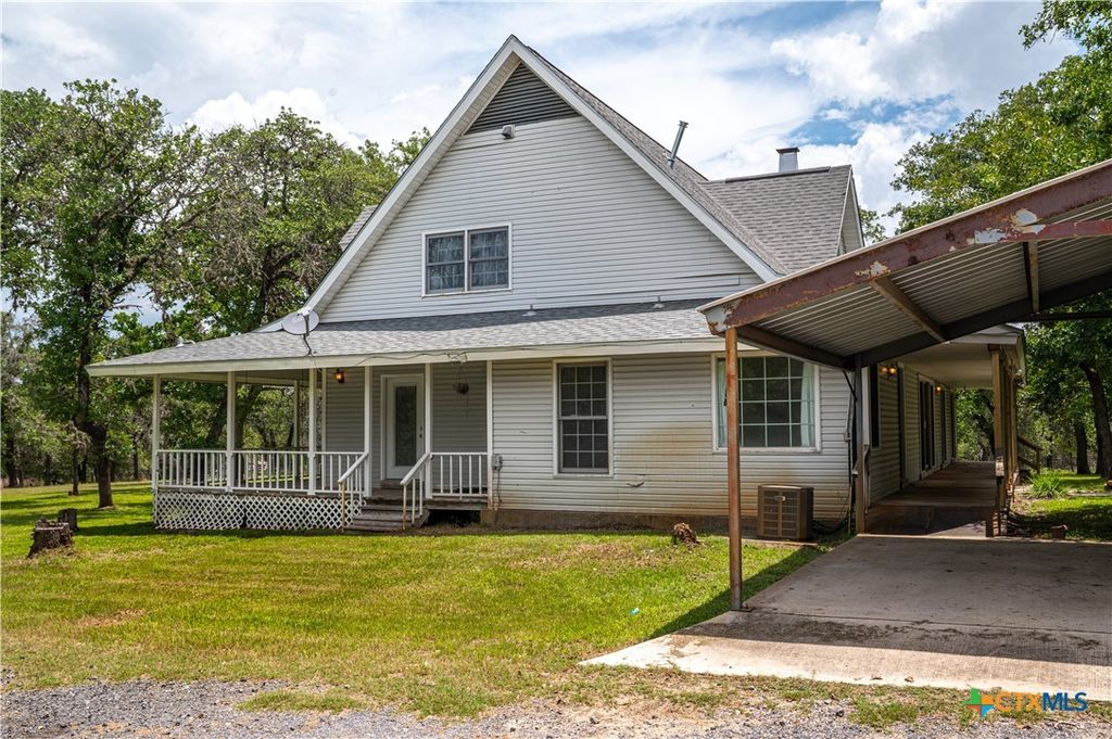 Image 43 of property listing at 2981 Vivroux Ranch Road, Seguin, TX 78155
