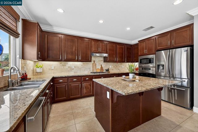 5271 Salerno Dr, Dublin, CA 94568