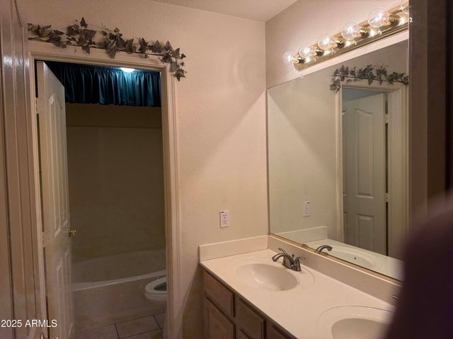 1308 E HORSESHOE Avenue, Gilbert, AZ 85296