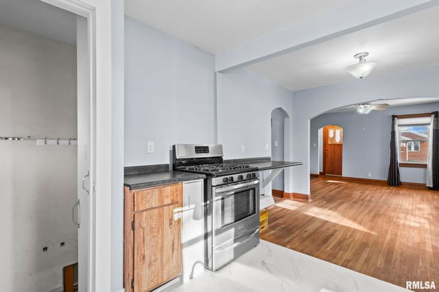 235 N ILLINOIS Street, Springfield, IL 62702