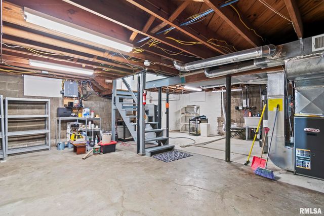 235 N ILLINOIS Street, Springfield, IL 62702