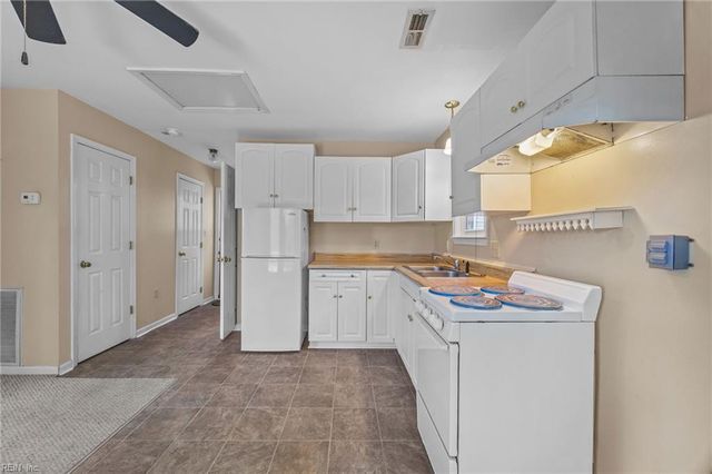 301 Shamrock AVE, Yorktown, VA 23693