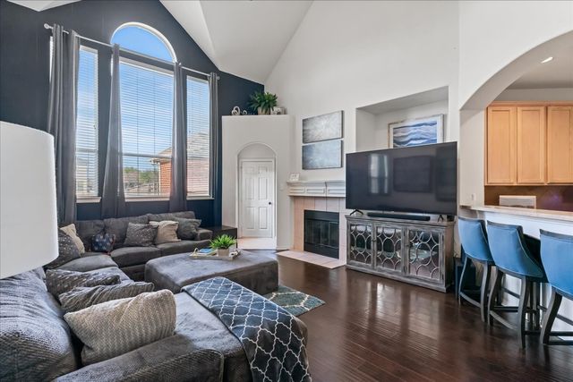 1137 Versailles Avenue, Desoto, TX 75115